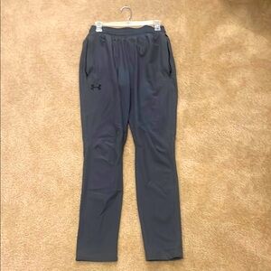 Men’s Size Medium Under Armour Fitted Gray Athletic Pants with Elastic Waistband